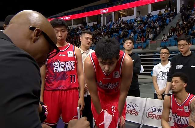 澳门新葡京-17+10+4帽！杜锋弃将再次爆发！碾压克里斯，把山东男篮打绝望了